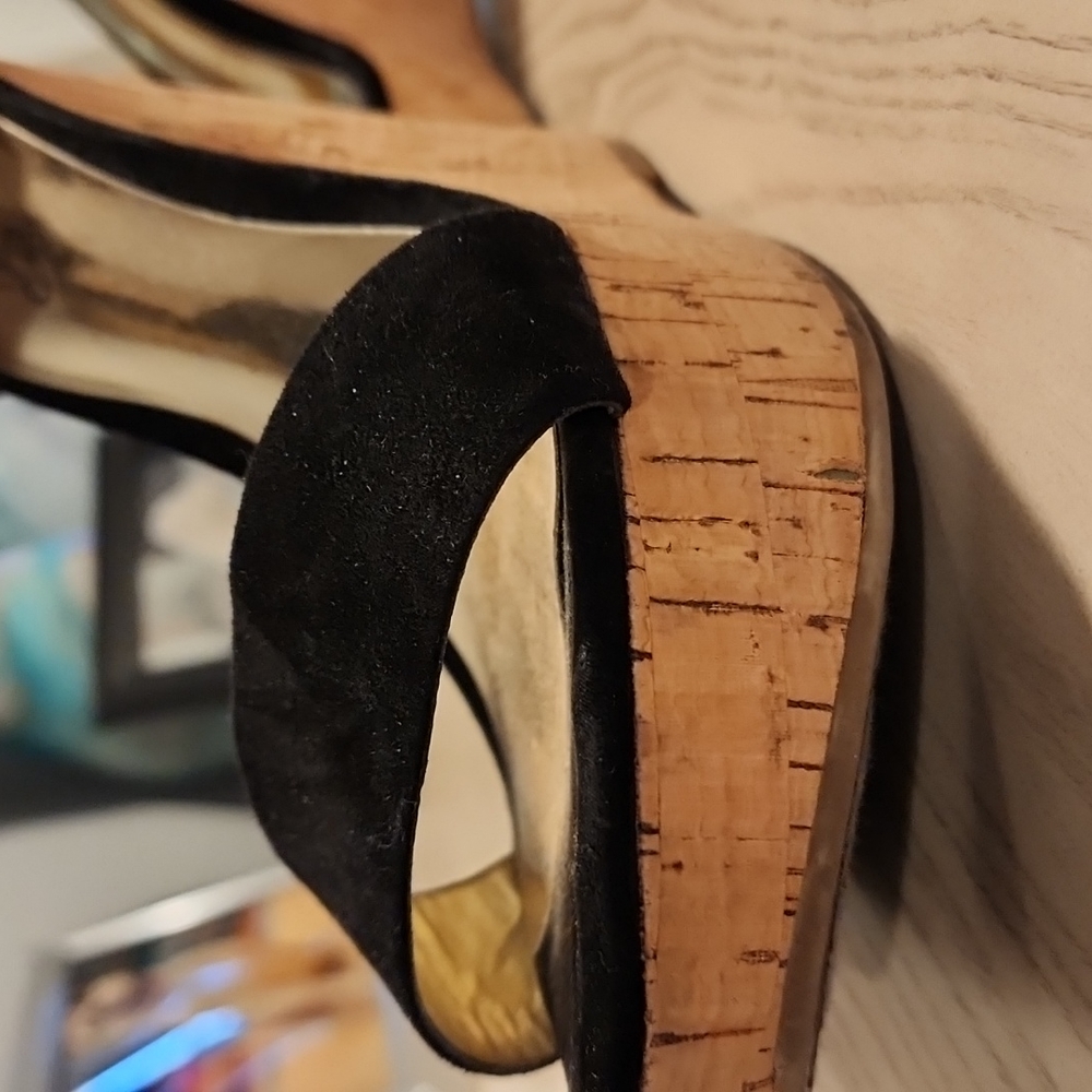 Shoes - Picture 2 of 3